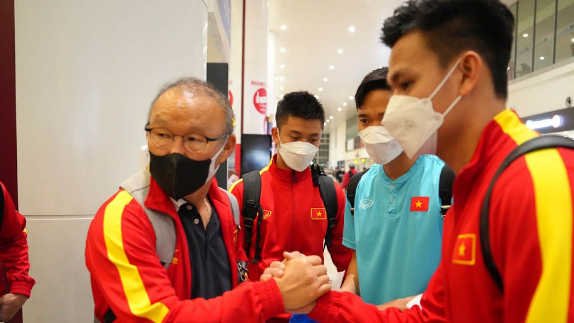 Vietnamese players return home, bid farewell to Park Hang-seo